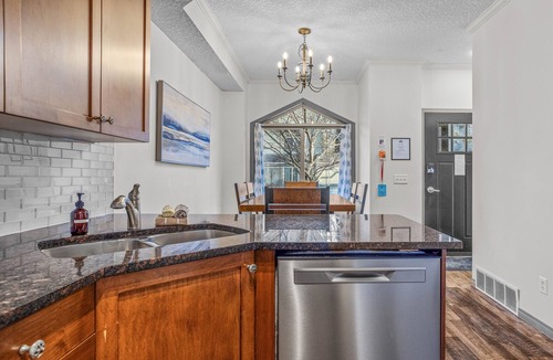 Canmore Cabin | Cedar Ridge Chalet - Pool & Hot tub - Pet Friendly