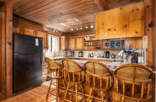 Oakhurst Cabin | Cedar Ridge/Hot Tub/BBQ/Sleeps 8