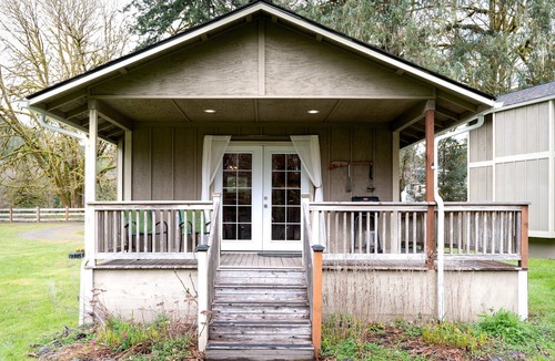Sappho House | ‘Cedar’ Riverfront Cabin near Olympic National Park