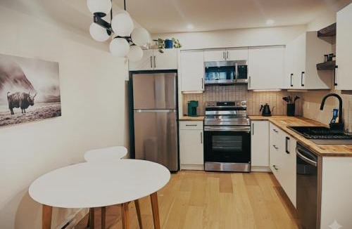 Victoria Apartment | Cedar & Sage Luxury Modern Suite with Full Kitchen