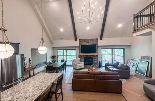 Branson Cabin | Cedar & Sky—Ozarks Hideaway