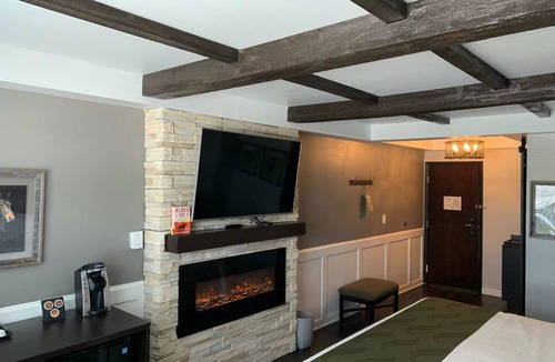 Sandusky Hotel | Cedar Stables Inn and Suites