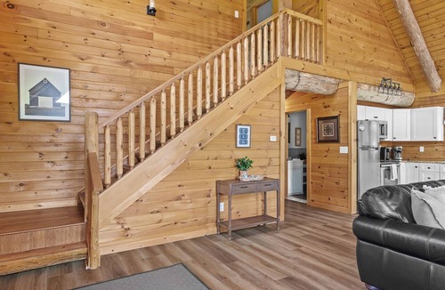 Oneonta Cabin | Cedar & Stone Log Cabin- Luxury Near Cooperstown