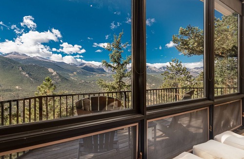 Windcliff Estates House | Cedar Upper Luxury Vacation At Windcliff 3 Bedroom Home by RedAwning