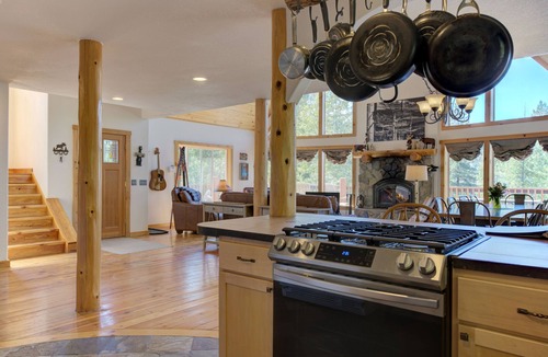Sagle Cabin | Cedar View Lodge- Scenic Sandpoint area mountain home, in secluded location.