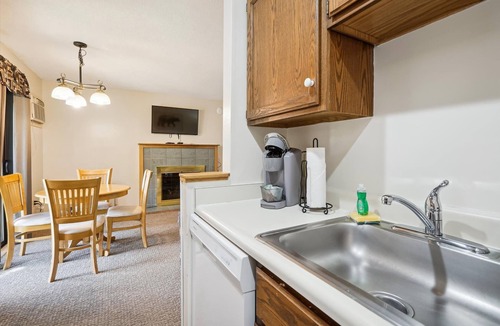 West Bridgewater Apartment | Cedarbrook Deluxe 1 bedroom Queen Suite with outdoor heated pool 102