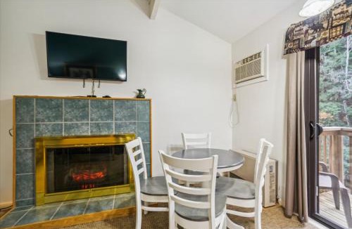 West Bridgewater Hotel | Cedarbrook Deluxe Two Bedroom Suite with outdoor heated pool 20708