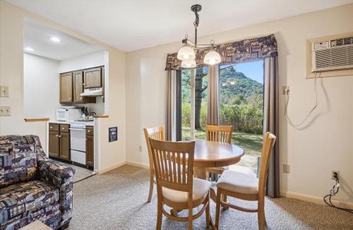 West Bridgewater Hotel | Cedarbrook Deluxe Two Bedroom Suite, With heated pool 10102