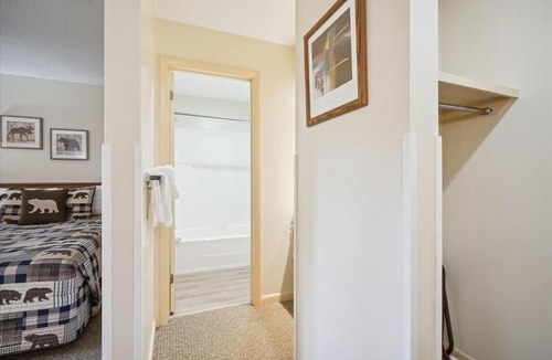 West Bridgewater Hotel | Cedarbrook Hotel Room w/2 doubles 101