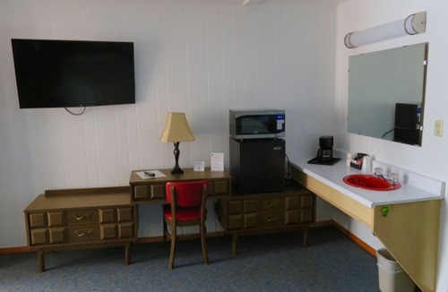 Ironwood Hotel | Cedars Motel