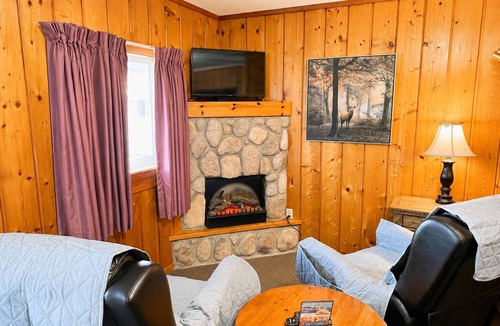 St Ignace Hotel | Cedars Motel