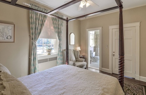 Williamsburg Bed & Breakfast | Cedars of Williamsburg Bed & Breakfast