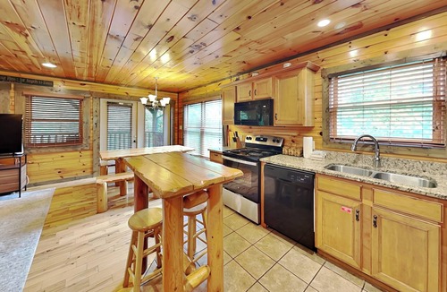 Hemlock Hills Cabin | Celebration Lodge | Family Fun, Pool Table Hot Tub