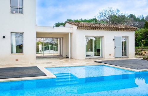 La Grand-Chile House | Céleste Luxury Heart Of – Modern Mountain-View Home with Wi-Fi & Air Conditioning