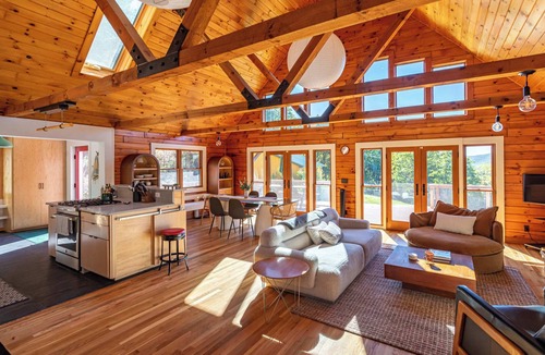 Schoharie House | Celestial Cabin: Mountain Views | Wraparound Deck