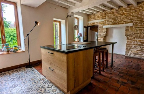Nuits-Saint-Georges Cottage | Celestial house