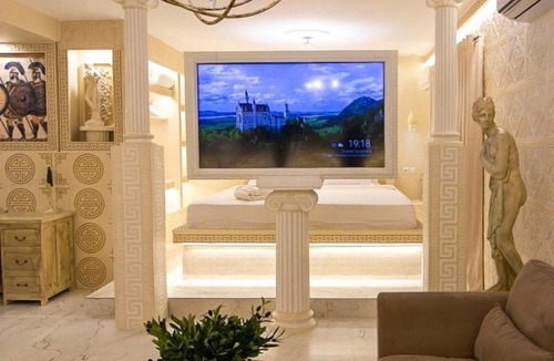 Piraeus Apartment | CENTAURIA Greek Luxury Suite 5' Port Gate 7-8 & Cruises Gate 11-12