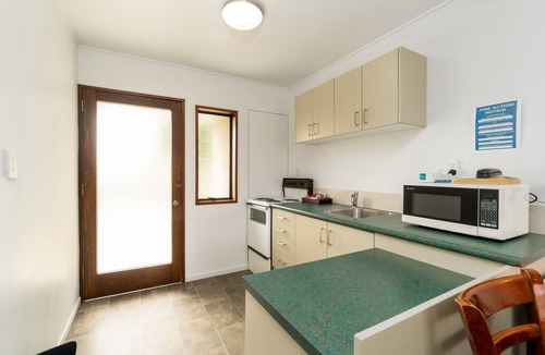 Alexandra Hotel | Centennial Court Hotel