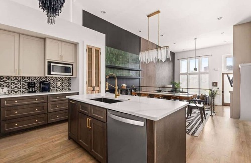 West End Condo | Centennial Quarters: Holiday House near Vandy!