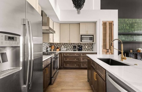 West End Condo | Centennial Quarters: Holiday House near Vandy!