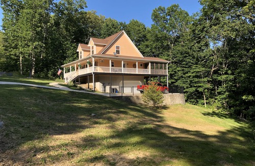 Smithville House | Center Hill Lake, family/pet friendly custom home on 3-acre lot, 8-10 pers.