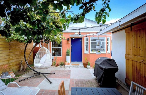 Mid City House | Center of it all! 1bd MidWilshire home near Beverly Hills, West Hollywood, Ktown