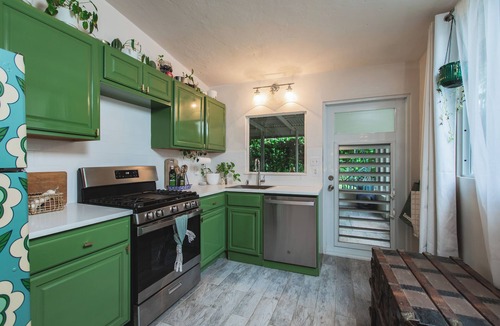 Estate Boetzberg Bed & Breakfast | Central 1.7 miles to Boardwalk - 1 Bed 2 Bath