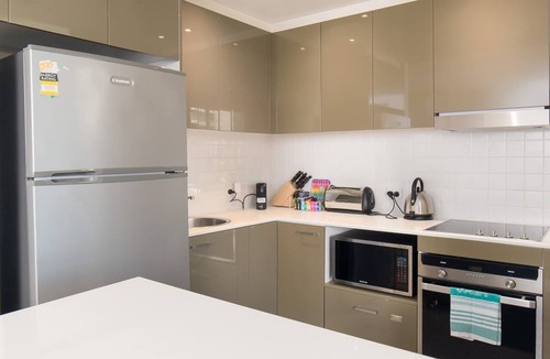 City West Apartment | Central 1-Bed with Parking, BBQ