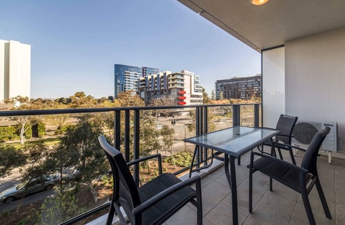 City West Apartment | Central 1-Bed with Parking, BBQ and Indoor Pool
