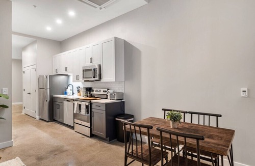 Downtown Cincinnati Apartment | Central 1 Bedroom by Fountain Sq. & Carew Tower