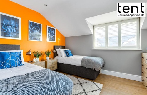 Runnymede Apartment | Central 1 BR apt , pkg, great for long term guests