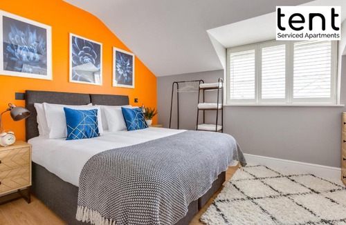 Runnymede Apartment | Central 1 BR apt , pkg, great for long term guests