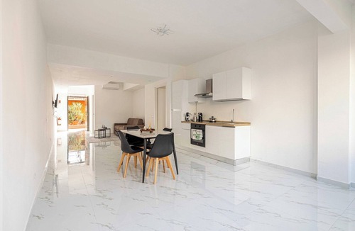 Ventimiglia Apartment | Central 1BDR/4P flat in Ventimiglia