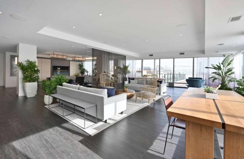 Assembly Square Apartment | Central 1BR Apartment Assembly Square Pool Gym Parking Sleep 5