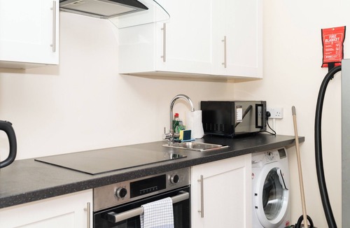 Newington Apartment | Central 2-Bed Flat near Edinburgh’s Highlights
