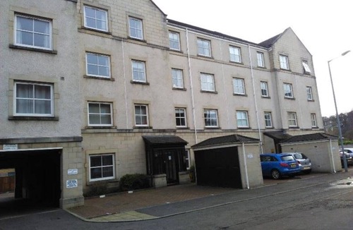 Leith Apartment | Central 2-Bedroom Apartment with private parking - home from home