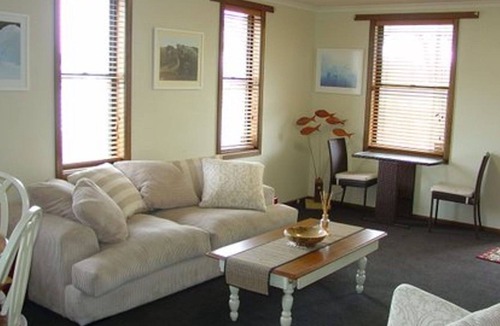 Bicheno Villa | Central 2 Bedroom Holiday Accommodation - Shirley Court