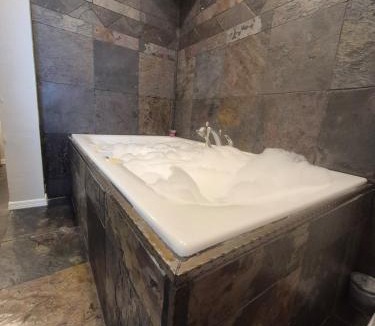 Camelback East Apartment | Central - 2 Pools BBQ Jacuzzi Bath