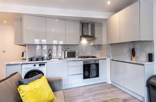 Basingstoke Apartment | Central 2BR Apt Basingstoke Near Shops & Transport