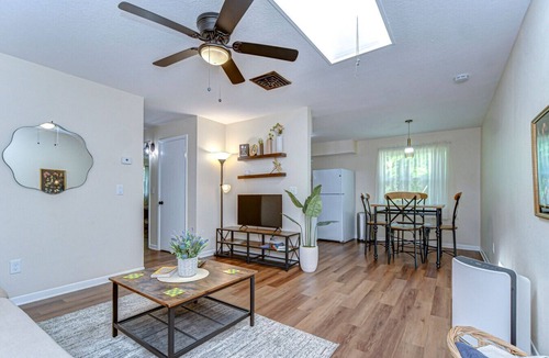 Pinellas Park Apartment | Central 2BR Apt: Heated Pool & W/D on Site
