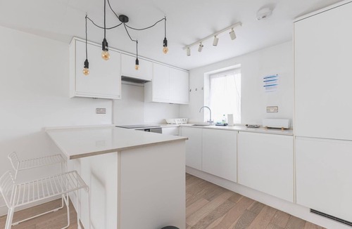 Churchill Apartment | Central 2BR Flat with Balcony - Belgravia