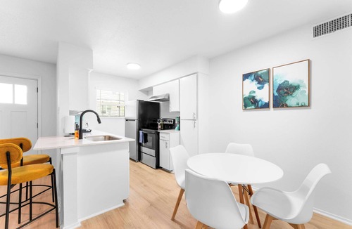 Hancock Apartment | Central 2BR king suite close to UT, Moody Center