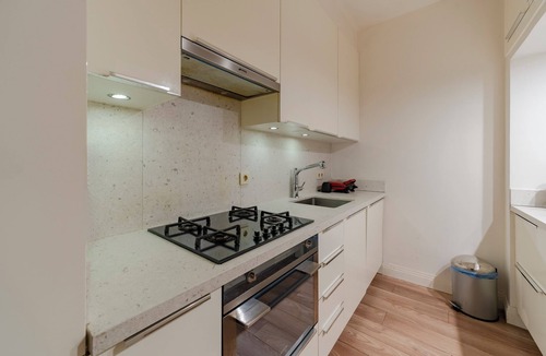 Kabatas Apartment | Central 3-Bedroom Apartment with Elevator and Balcony