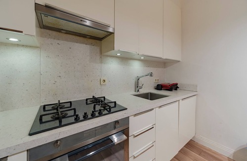 Kabatas Apartment | Central 3-Bedroom Apartment with Elevator and Balcony