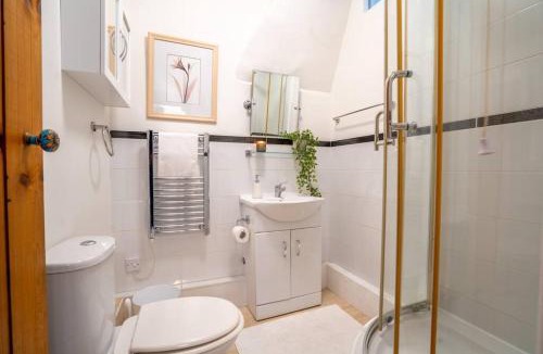Ashby-de-la-Zouch Apartment | Central! - 3 BR, 2 Baths, sleeps 6, free wifi