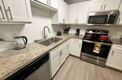 Astrodome Apartment | Central 3bed 2bath, 5 min Walk to NRG, near MDC