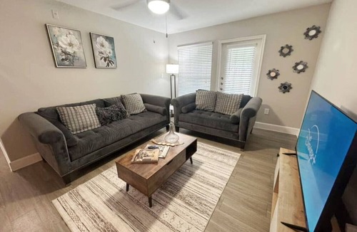 Astrodome Apartment | Central 3bed 2bath, 5 min Walk to NRG, near MDC