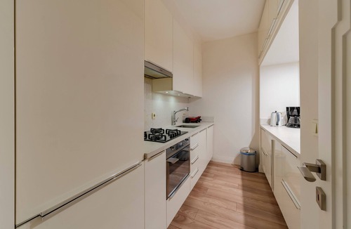 Gumussuyu Mahallesi Apartment | Central 3BR Apartment - 1–2 Min to Taksim Square - A/C - Elevator