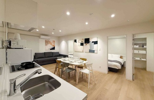 Hiroshima City Centre Apartment | Central 3BR Apt Close to Shopping & Dining