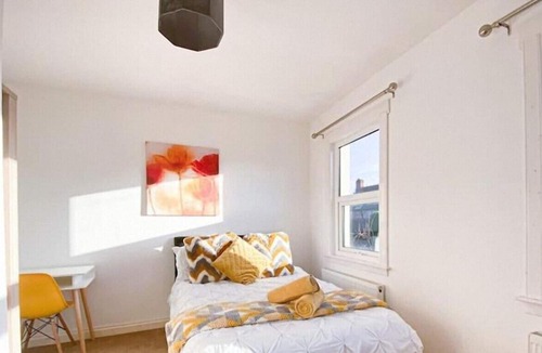 Reading House | Central 4 Bed-reading City Centre